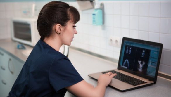 Cum ajută radiografia dentară în detectarea cariilor ascunse?